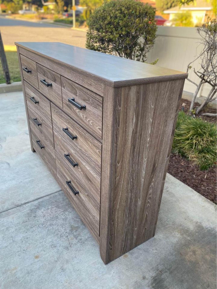 Ashley’s Furniture 7-Drawer Dresser