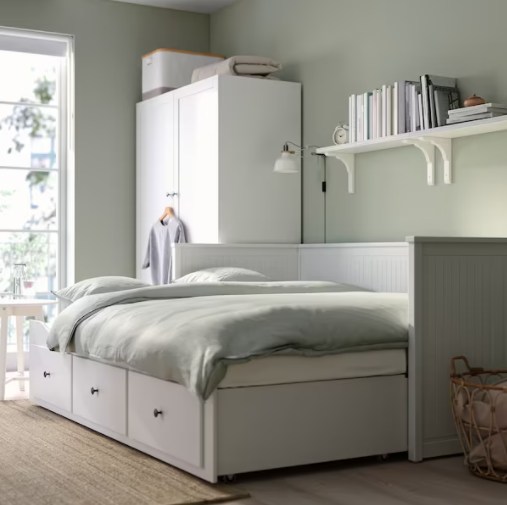 HEMNES Daybed frame with 3 drawers，with mattress(LIMITED QUANTITIES WHILE SUPPLIES LAST)