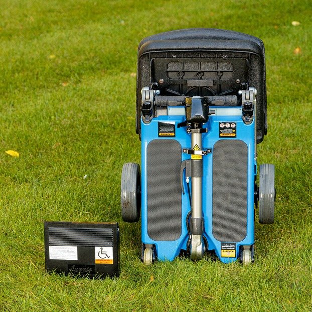 LUGGIE BLUE Folding Travel Mobility Boot Scooter FULLY SERVICED