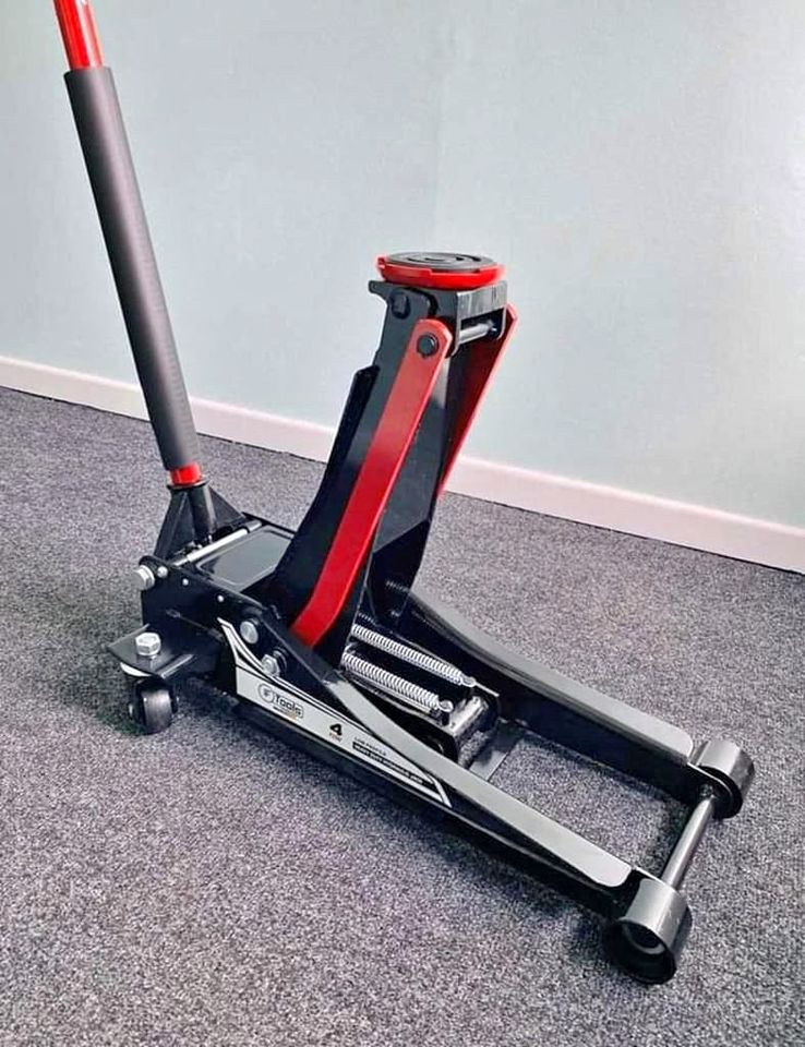 Trolly Jack 🎊UK 4 ton Trolley Jack is available with free home delivery 🎊